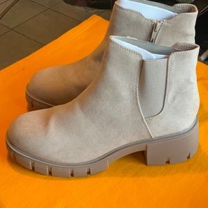 MADDEN NYC Sand Lug Sole Chelsea Boots Size 11, NIB